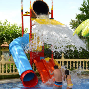 Piscina publica y piscina infantil