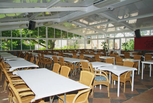 Complejo de ocio con piscinas